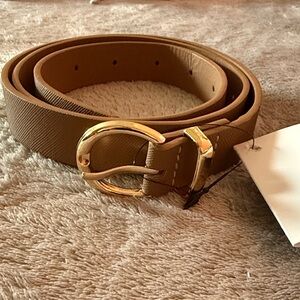 Elegant Tan Belt with Gold Buckle
